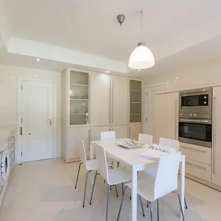 Villa Garidas Titanio - Modern And Spacious 5 Bedroom For 10 - Private Gated Pool Lisbon