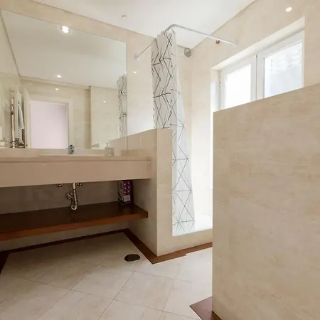 Villa Garidas Titanio - Modern And Spacious 5 Bedroom For 10 - Private Gated Pool