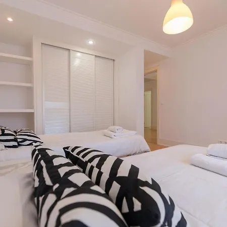 Garidas Titanio - Modern And Spacious 5 Bedroom For 10 - Private Gated Pool Lisboa